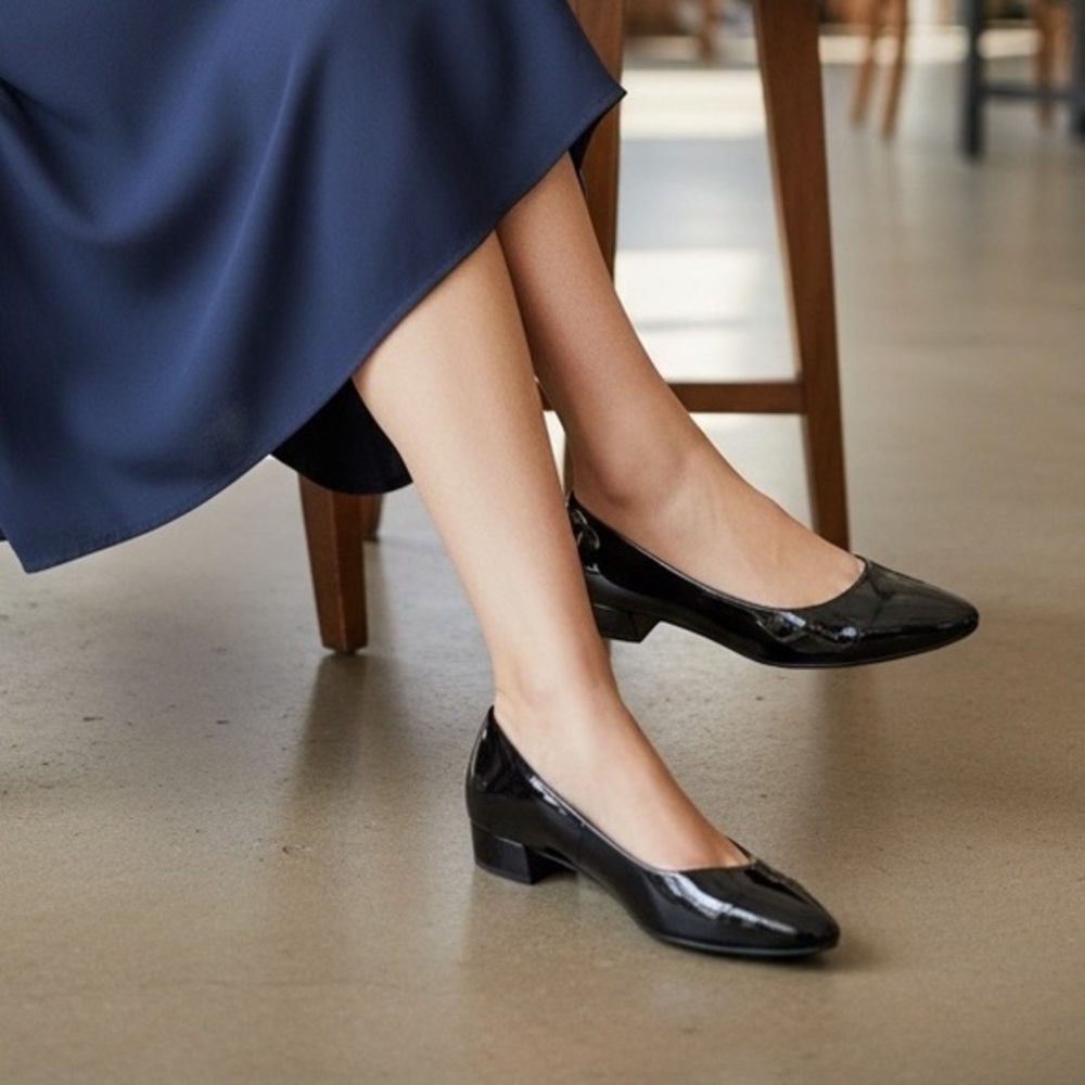 Easy Spirit Black Glossy Minimalist low heel Patent Flats in size 9.5 W